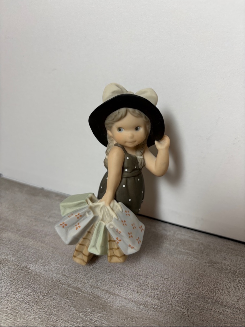 1999 NBM Bahner Studios AG/Enesco Girl Figurine Olive Green Dress Black Hat #107
